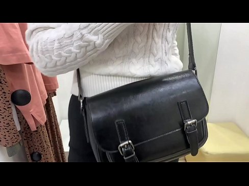 ❤️ Masturbation ampahibemaso ny tanora bitch FeralBerry miaraka amin'ny dildo ao amin'ny efitrano fitting ️❌ Sluts aminay